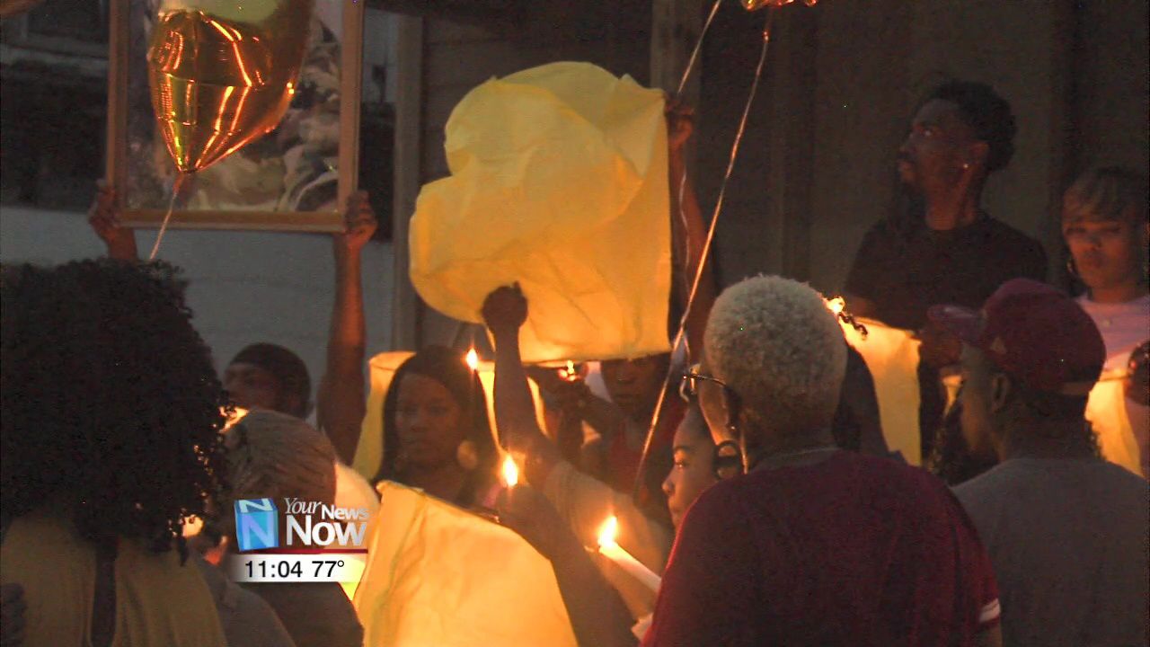 Candlelight vigil held for murdered correctional officer1.jpg
